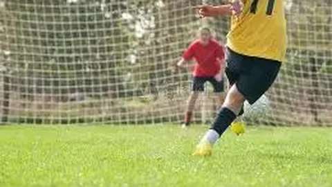 《太阳报独家披露：萨拉赫转会风波再起，今冬报价仅百万之差，昔日1.5亿英镑高价不再？》