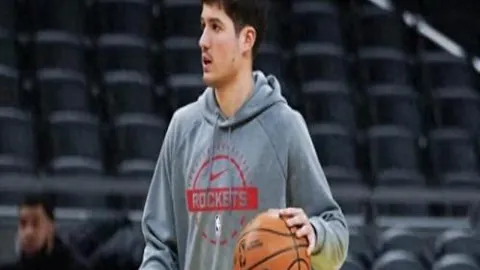 亨德森挥杆荣耀之巅，若塔瞬间庆祝胜利佳话！